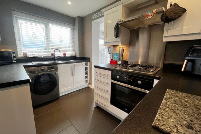 72, Tennyson Avenue, Dukinfield photo 3