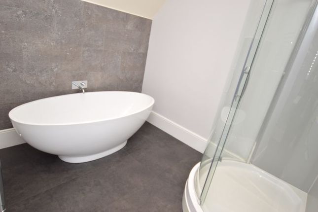 Flat to rent in 2 Bedroom 2 Bathroom Apartment, Broadwater Down, Tunbridge Wells