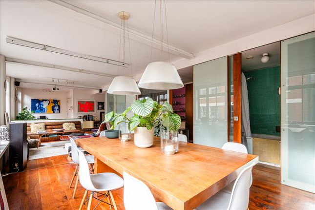 Flat for sale in Hoxton Square, Hoxton