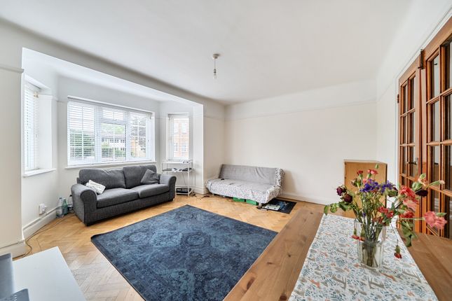 Orchard Court, Worcester Park photo 4