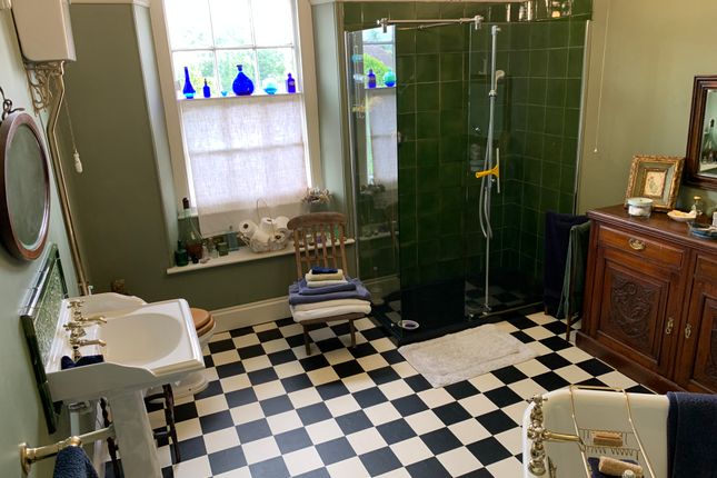 Croft House - Main Bathroom