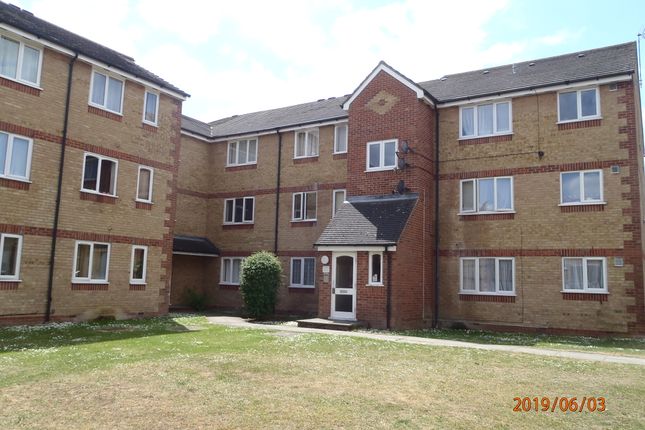 Thumbnail Flat to rent in Prestatyn Close, Stevenage