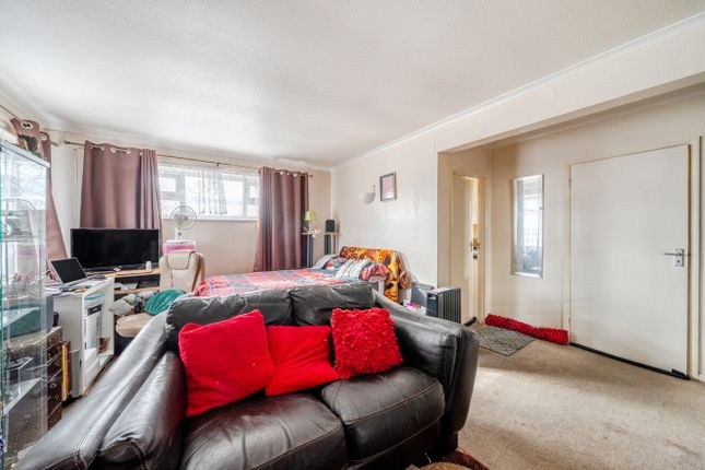 9, Chesswood Court, East Worthing photo 4