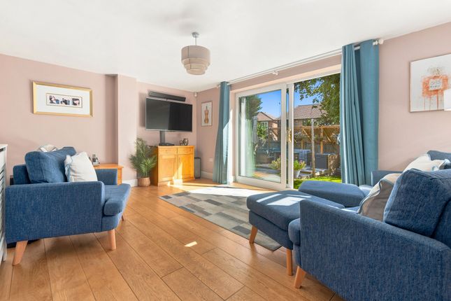 28 Field Park, Bracknell photo 4
