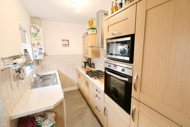 35, Salop Road, Wrexham photo 4