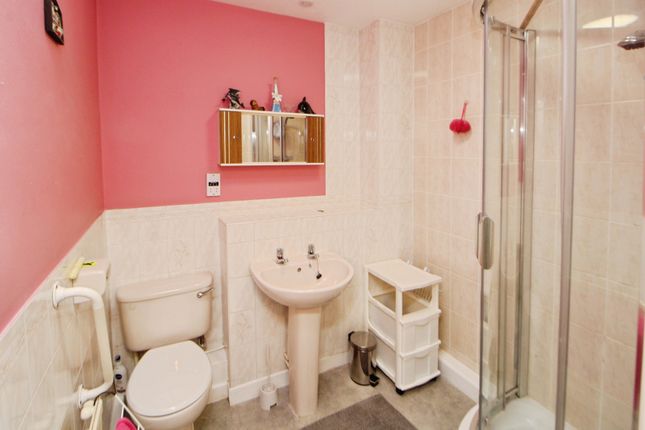 Flat 12, Arrowscroft Court,, Highfield Gardens, Hyde photo 4
