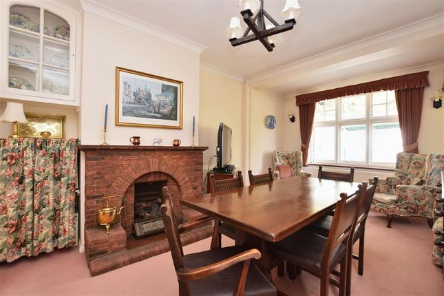 3 Bed Property For In Reigate Hill Surrey Rh2 3 Bed Property For In Reigate Hill Surrey Rh2