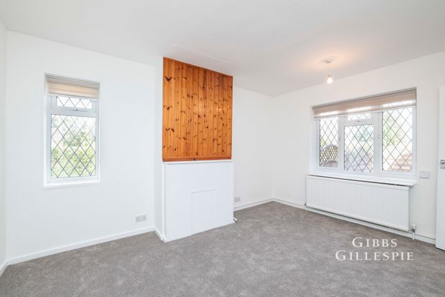 28, Hillside Close, Gerrards Cross photo 3
