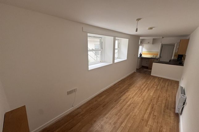 Flat 2, 2, Church Street, Liskeard photo 3