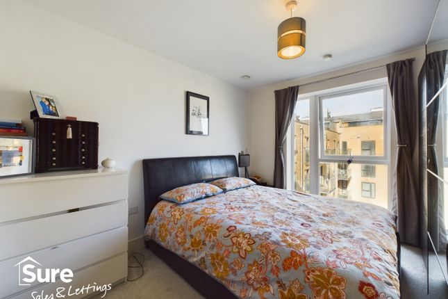 Flat for sale in Longman House, The Embankment, Nash Mills Wharf, Hemel Hempstead, Hertfordshire