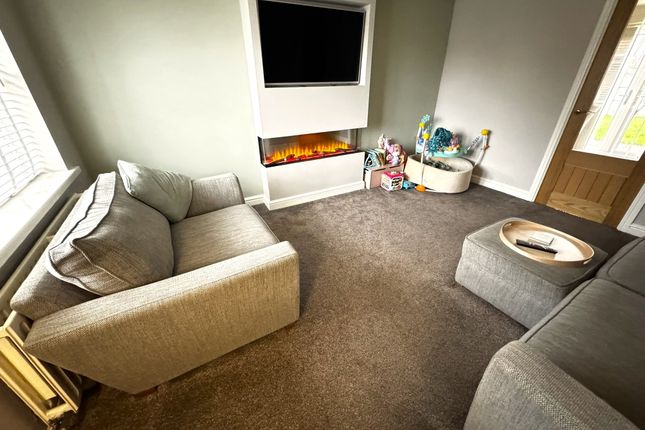 15 Welland Grove, Willenhall photo 2
