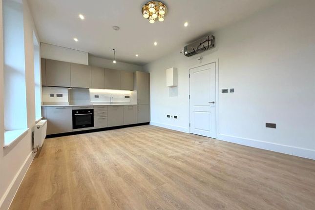 Second & Third floor flat, The Avenue, London photo 3