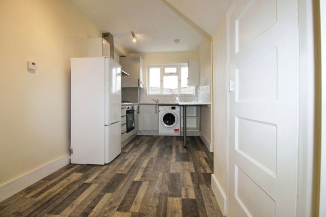 Flat 1, 244, Imperial Drive, Rayners Lane photo 2