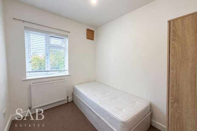 Room4, 314a, Ruislip Road East, Greenford photo 2