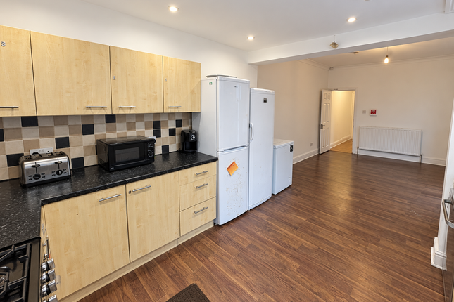 Room 9, 9 Carlton Road, Salford photo 4