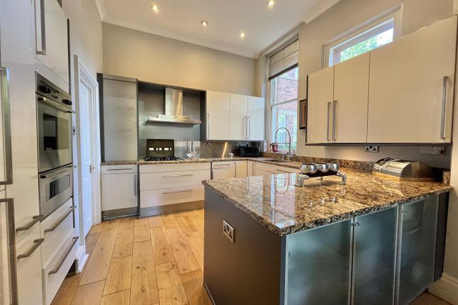2 Oakwood House, Beechfield Road, Alderley Edge photo 3