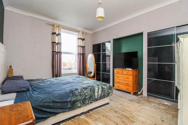 End terrace house for sale in Beancroft Road, Castleford