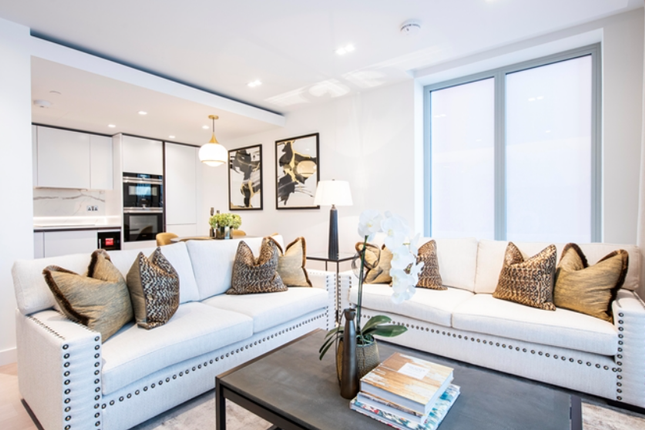 2-bed flat on Edgware Road, London, £7,445/mo