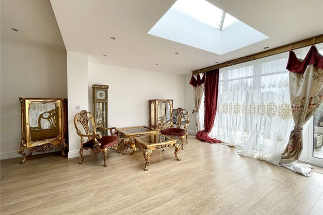 Detached house to rent in Park Road, New Barnet, Hertfordshire