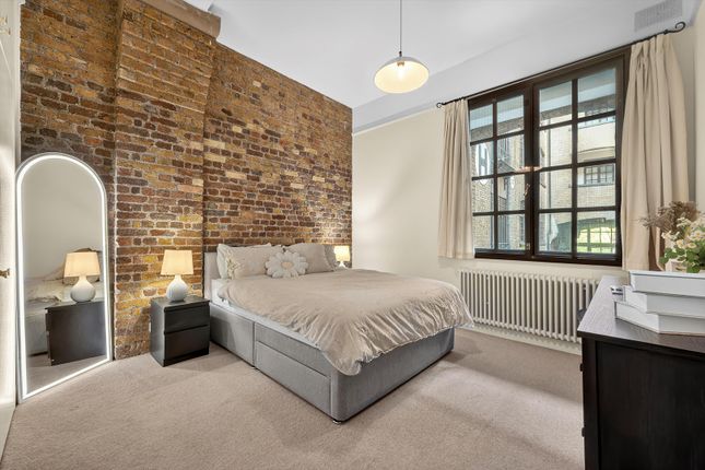 2-bed flat on Telfords Yard, London, £800,000