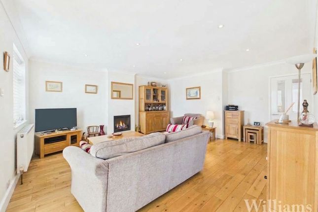 11a Park Terrace, Thame photo 3