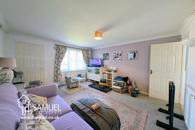 34 Brynderwen, Pontypridd photo 4
