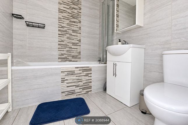 Flat, Enfield photo 5
