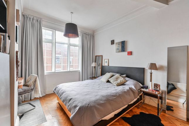 Flat to rent in Southwood Lane, Highgate, London