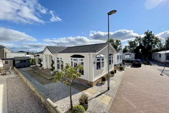 Thumbnail Bungalow for sale in Lochlibo Road, Burnhouse, Beith