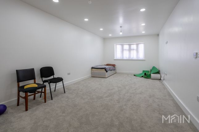 73, Colby Drive, Leicester photo 3