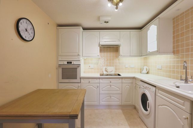 11, Pegasus Court, Broadway photo 4