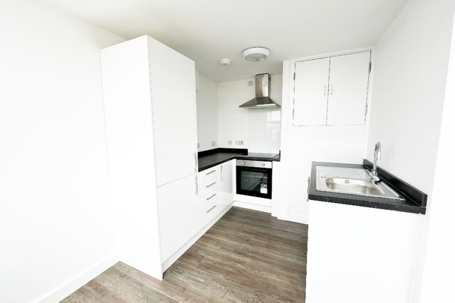 Thumbnail Flat to rent in Oldham Road, Manchester