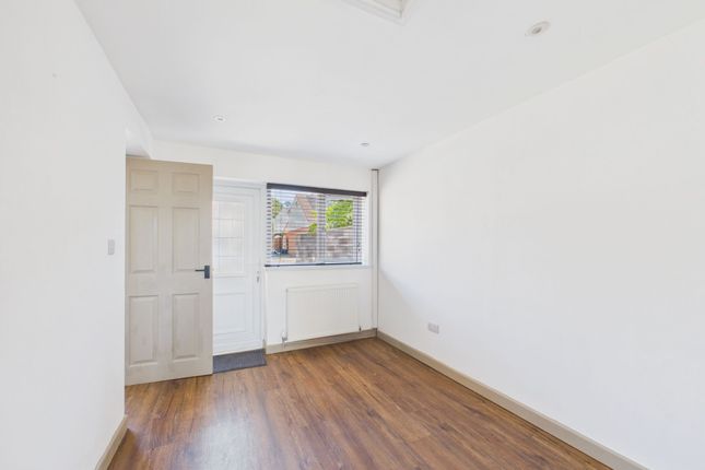 25 Church Meadow, Llantwit Major photo 4