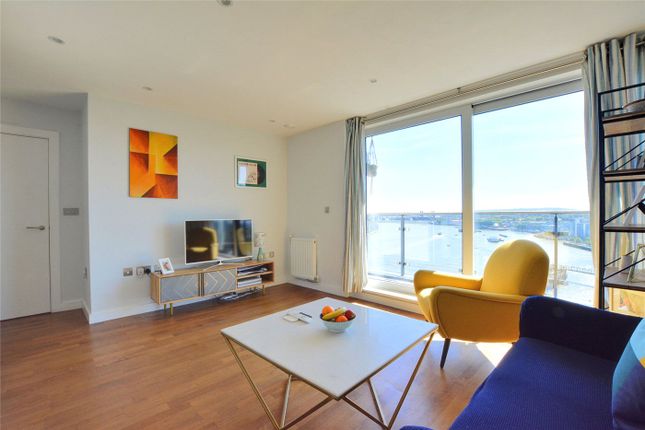 Flat to rent in Knights Tower, 14 Wharf Street, London
