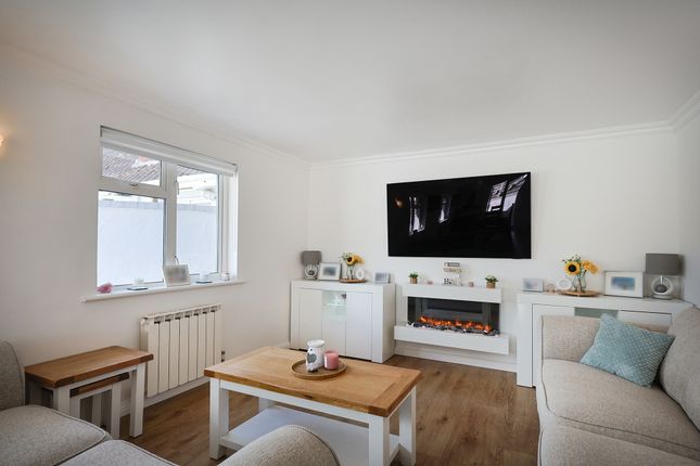 Fortuna, 11 Acacia Clos, Vale photo 4