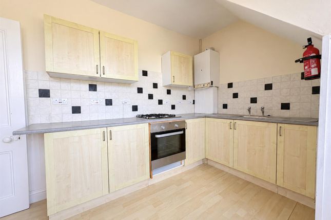 Flat 5, 4, Amherst Gardens, Hastings photo 4