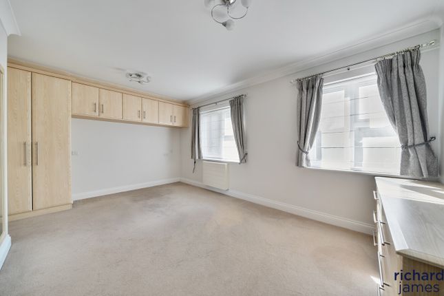 Fitzwarren Court, Kingsdown Road, Swindon photo 2