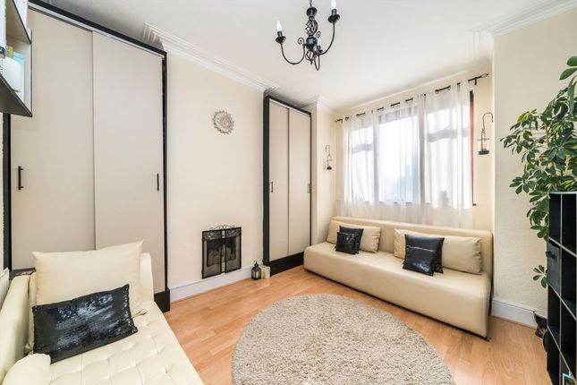19, Edinburgh Road, London photo 2