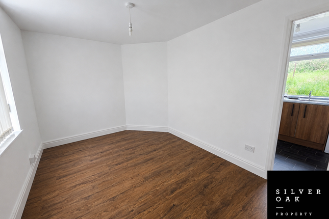 52 Brynmelyn Avenue, Llanelli photo 3