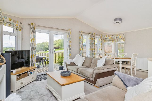 61, The Fairways, Newton Abbot photo 2