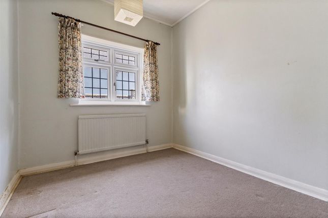 30, Langbury Lane, Worthing photo 3
