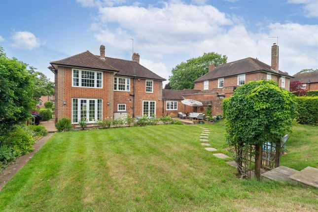 35, High Oaks Road, Welwyn Garden City photo 3