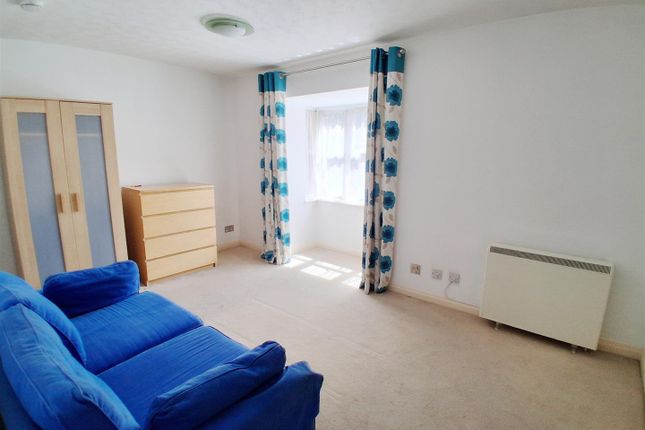 42, Heatherwood Drive, Hayes photo 2