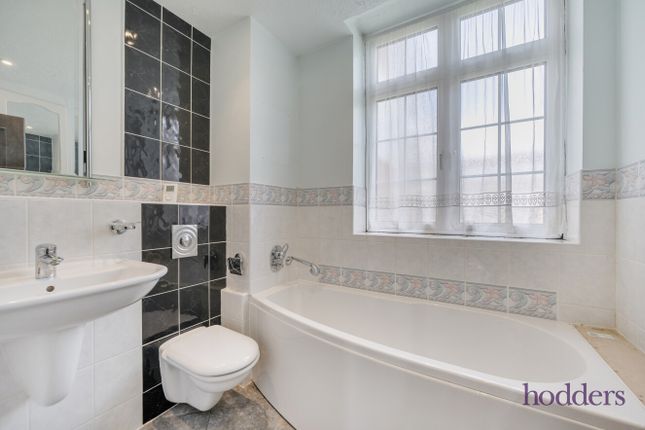 Flat 17,, Tulk House, Ottershaw Park photo 4