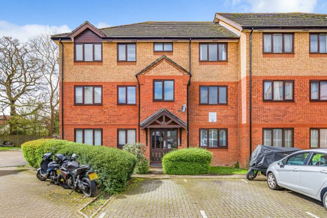 Flat for sale in 12 Chartwell Gardens, Cheam, Sutton