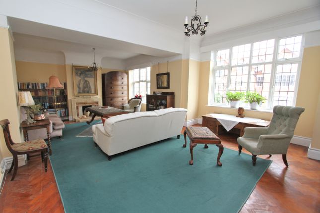 3 Clarendon Court , Bolsover Road, Eastbourne photo 3
