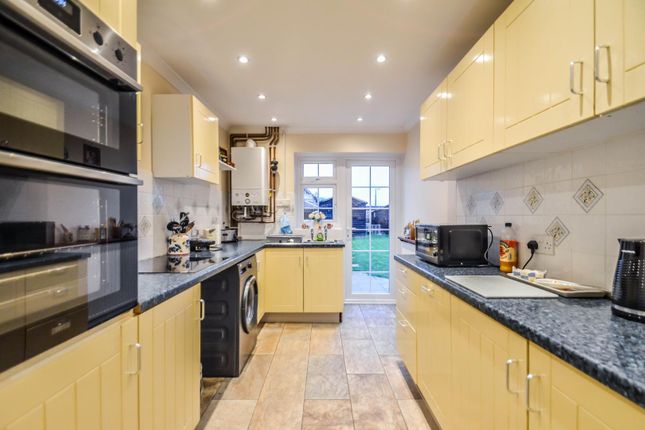 59, Aylesbeare, Southend-On-Sea photo 4