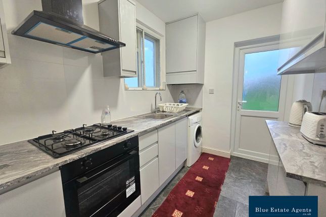 14, Haslemere Avenue, Hounslow photo 3