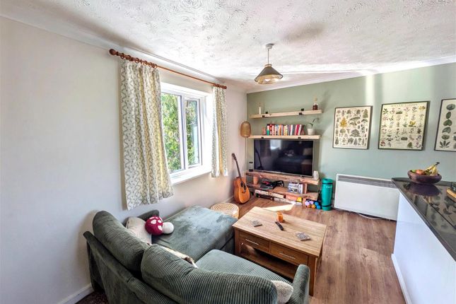 62, Warren Way, Barnham photo 2