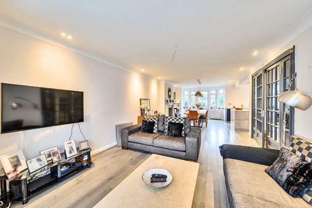11, Hillcrest Gardens, London photo 4